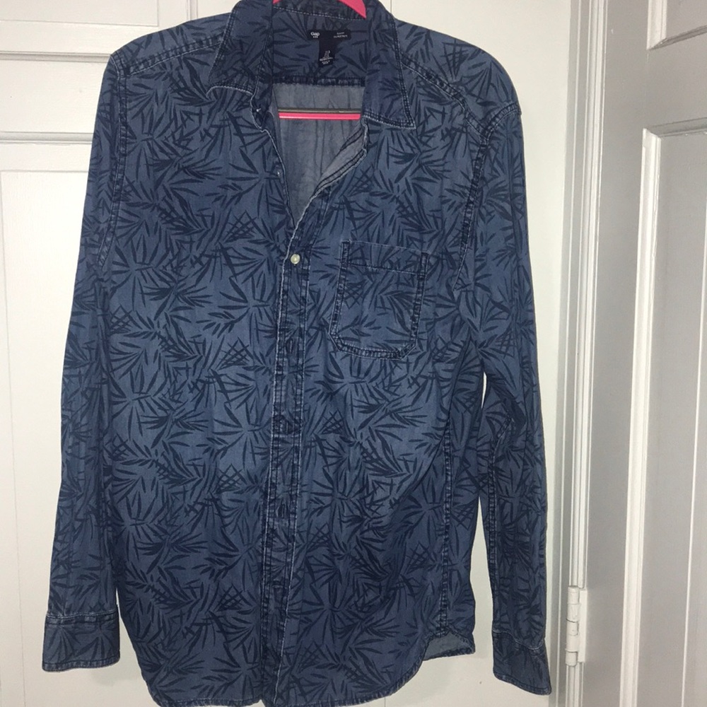 Slim fit button down pattern shirt